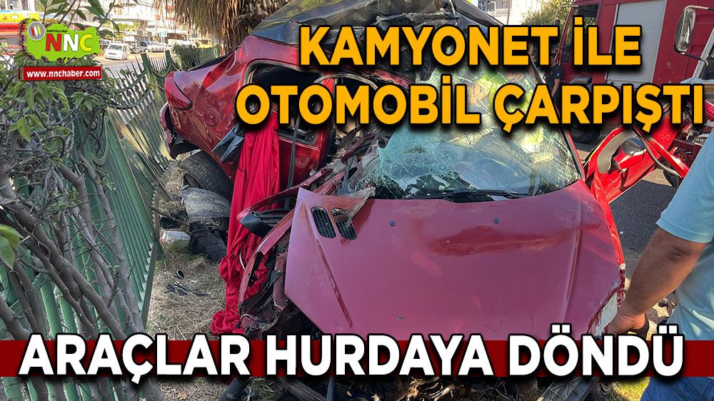 Antalya'da trafik  kazası! Kamyonet ile otomobil çarpıştı