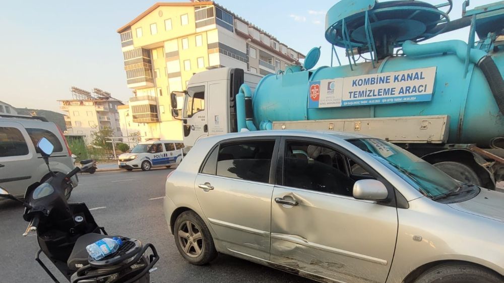 Antalya'da trafik kazası! Otomobil ile motosiklet çarpıştı