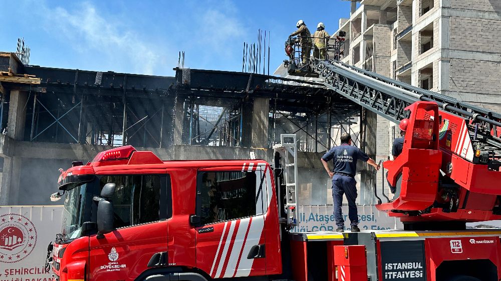 Ataşehir'de inşaat şantiyesinde meydana gelen yangında hasar meydana geldi