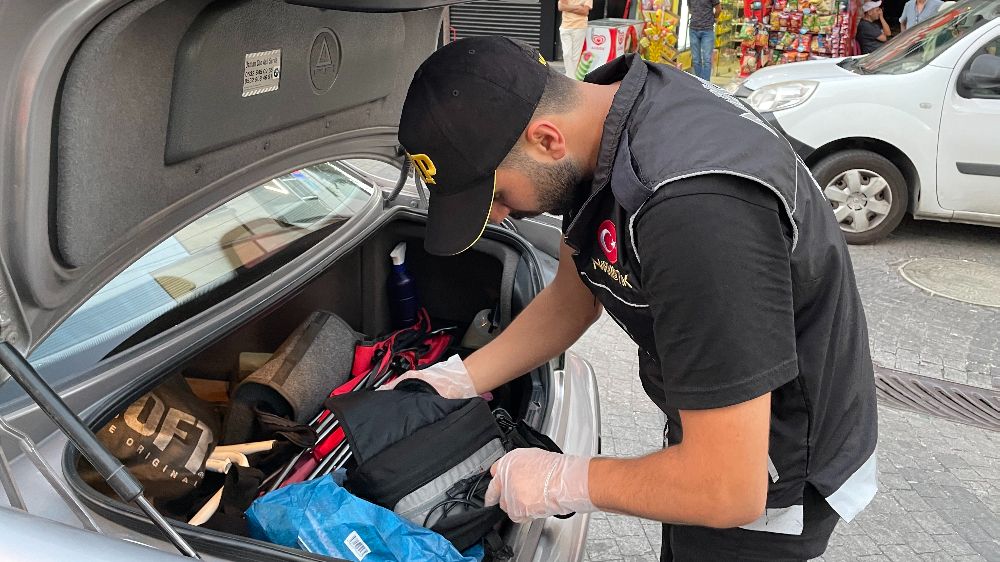 Bağcılar'da polis ekipleri tarafından narkotik denetimi yapıldı