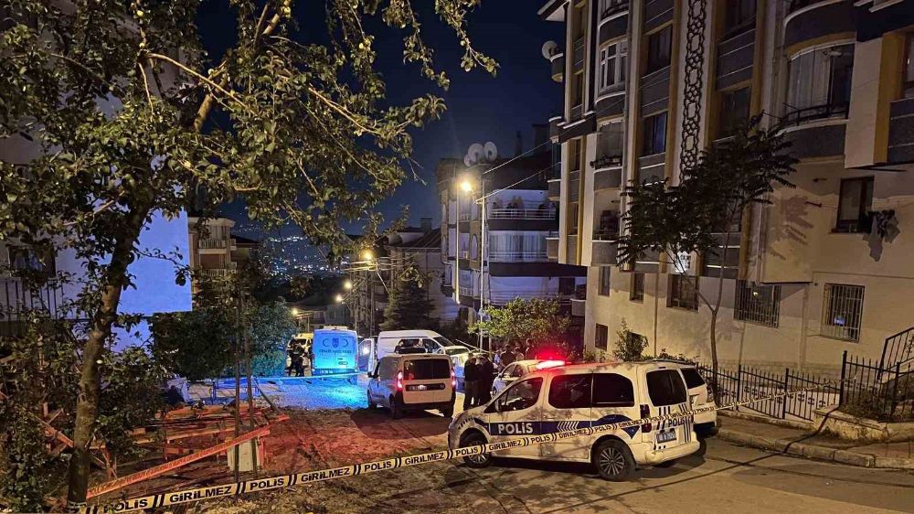 Başkent Ankara Keçiören'de komşular arasında çıkan kavgada silahlar konuştu  3 ölü, 1 yaralı