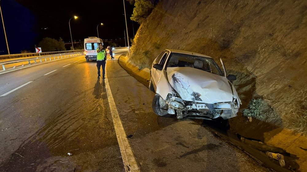  Bilecik'te kontrolden çıkan otomobil su kanalına düştü 