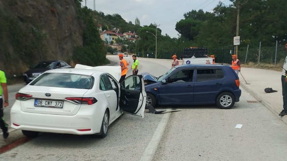 Bilecik'te üzen haber! Otomobiller kafa kafaya çarpıştı, ölü ve yaralılar var