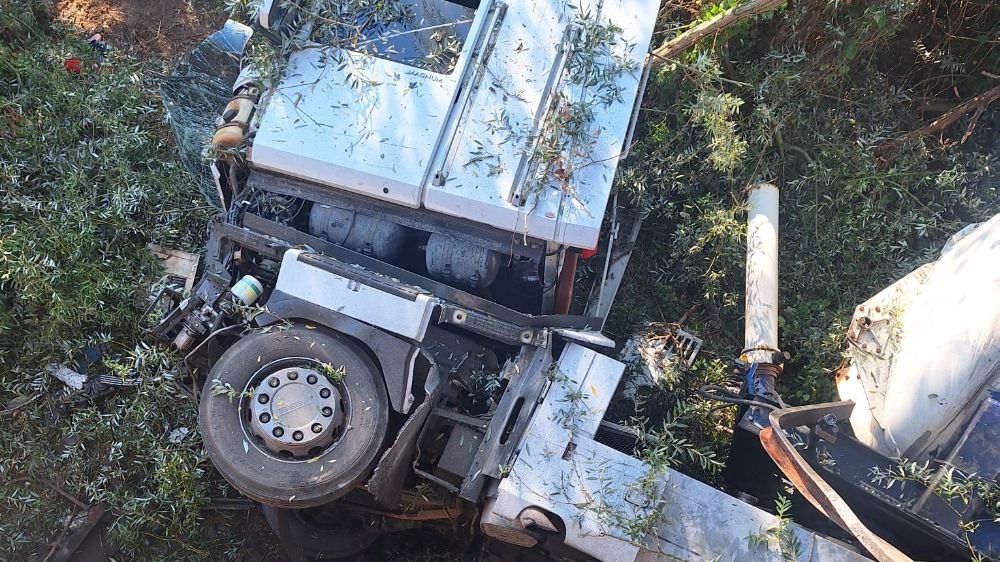 Bolu'da kaza tır uçuruma yuvarlandı