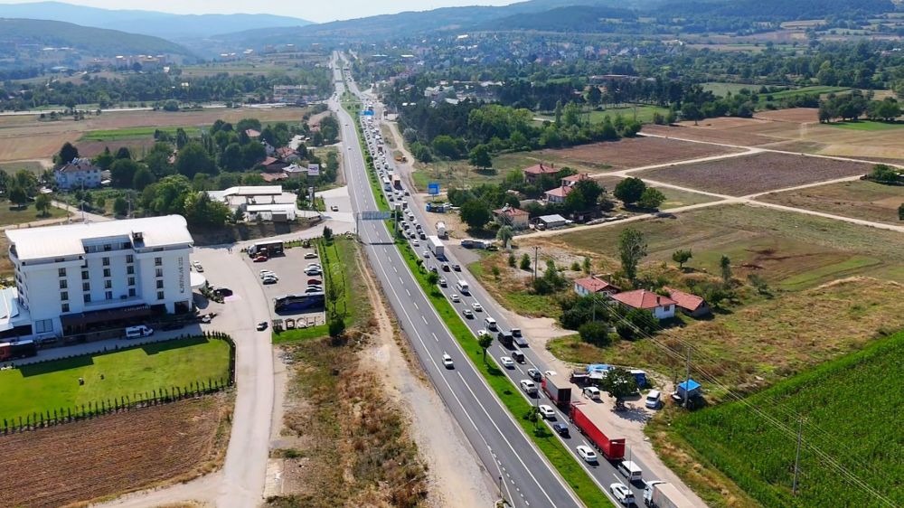 Bolu'da trafik felç oldu! Bolu Dağı tüneli çalışması uzun araç kuyruklarına neden oldu