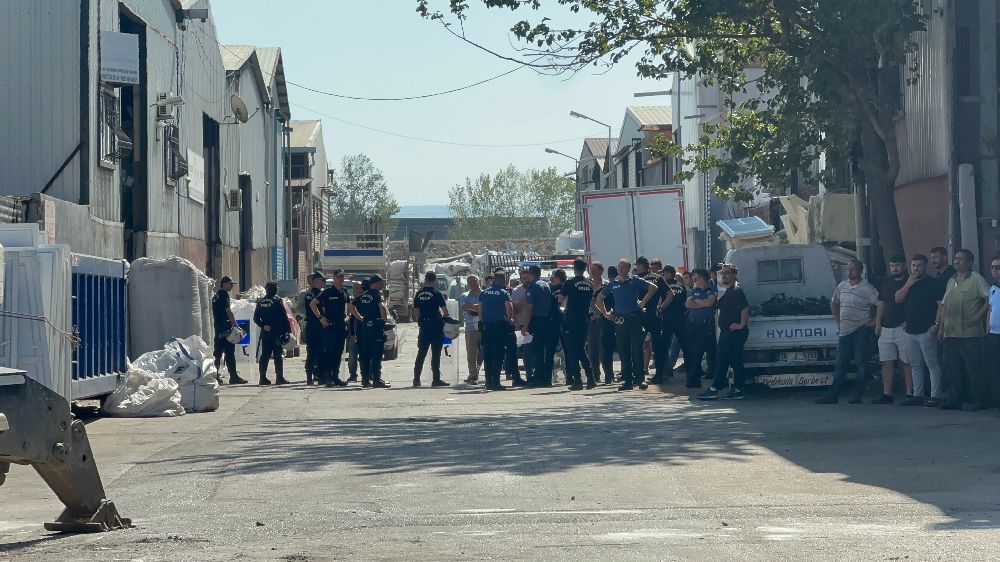 Bursa'da  kaçak fabrika ve evler yıkılmaya başlandı