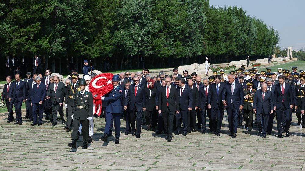 Cumhurbaşkanı Erdoğan, 30 Ağustos dolayısıyla Anıtkabir’i ziyarette bulundu