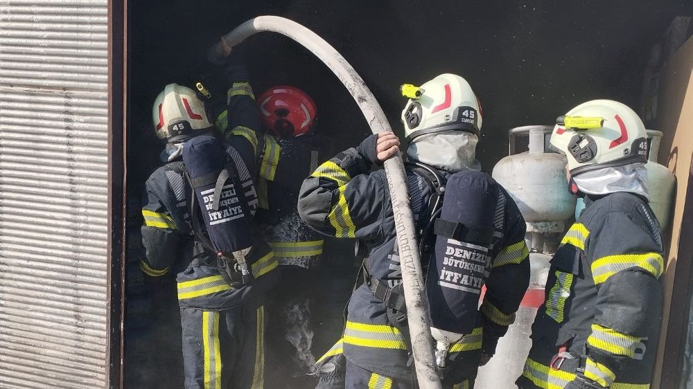  Denizli'de tüp deposunda çıkan yangın paniğe neden oldu