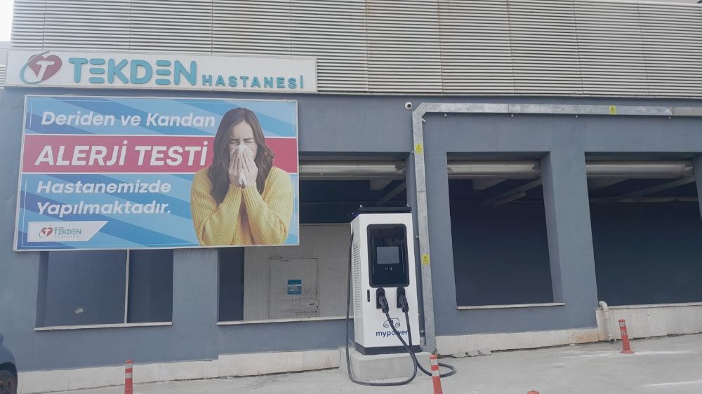 Denizli Tekden Hastanesi bünyesine elektrikli araç şarj istasyonu kazandıran ilk hastane oldu