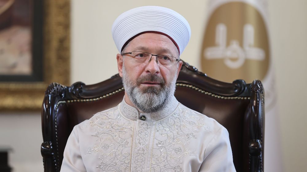 Diyanet İşleri Başkanı Erbaş, Türk devletlerinden gelen akademisyen ve öğrencilerle buluştu