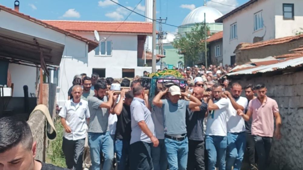 Düğün günü hayatını kaybeden çift hüzne boğdu 