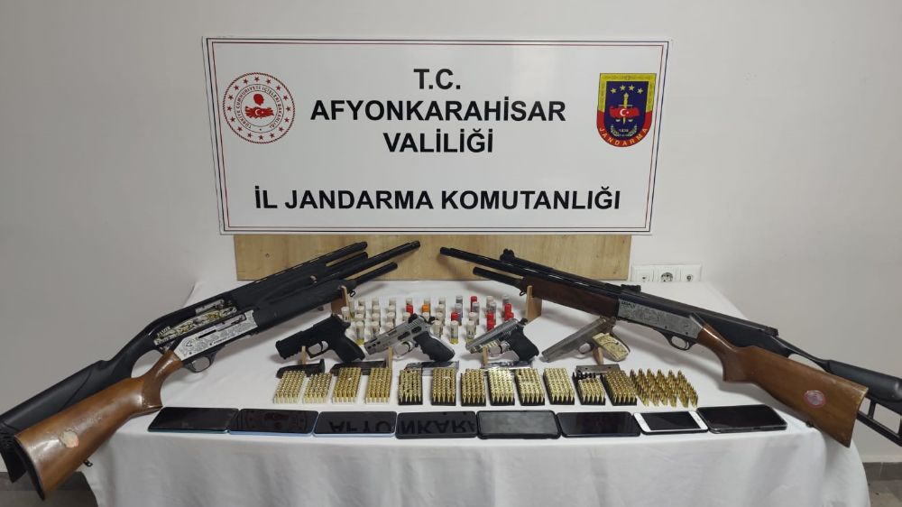 Düğün magandalarının evlerine jandarma ekiplerinden şafak operasyonu