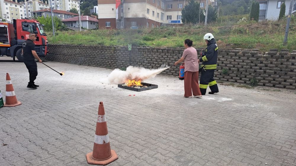 Düzce'de HAP eğitimleri kapsamında yangın eğitimi ve tatbikatı gerçekleştirildi