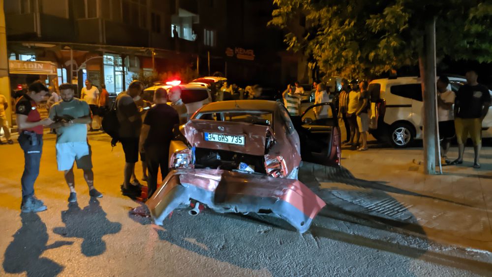 Edirne'de araca çarpıp bir kişinin yaralanmasına sebep olan sürücü kaçarken plakasını düşürdü