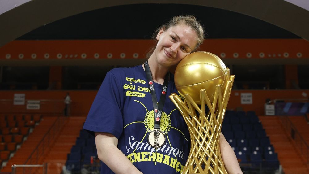 Emma Meesseman, Fenerbahçe ile Anlaşmayı Uzattı