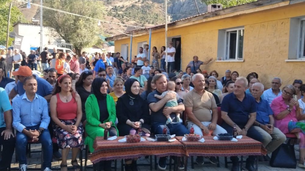 Erzincan'da 1. Geleneksel Çilek ve Böğürtlen Festivali