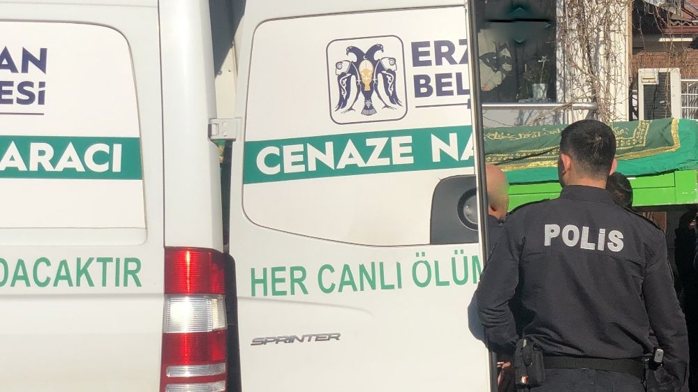 Erzincan’da kalp krizi geçiren sürücü hayata tutunamadı