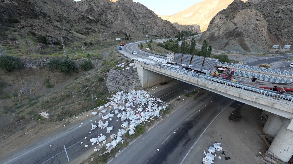 Erzurum'da tırın freni patladı sürücü hayatını kaybetti