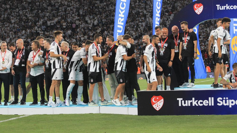 Galatasaray'ı sahada telef eden Beşiktaş'tan olay paylaşım!