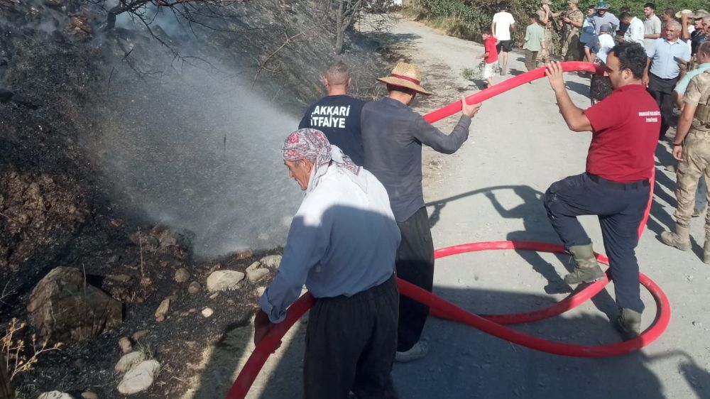 Hakkari'de korkutan yangın