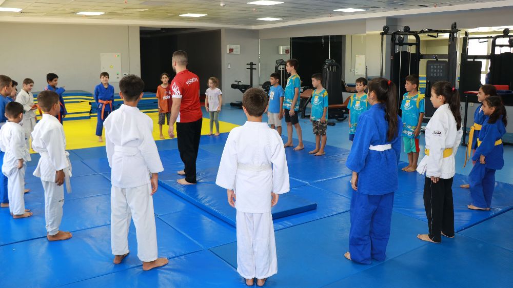 Haliliye Belediyesi judo kursu gençlere sor alışkanlığı kazandırıyor 