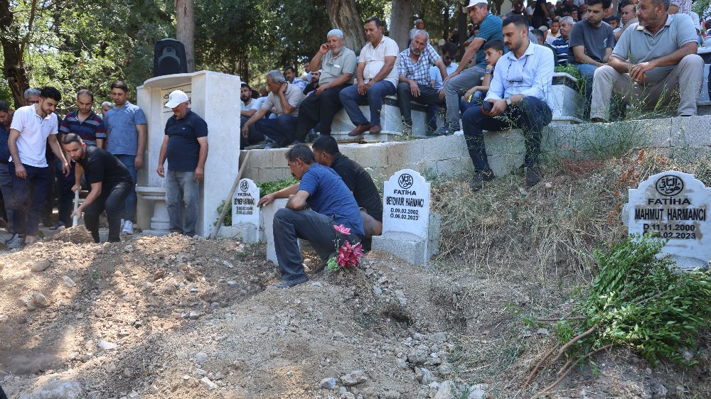 Hatay'da enkazdan kurtulup 18 aydır yoğun bakımda verdiği yaşam mücadelesini kaybetti