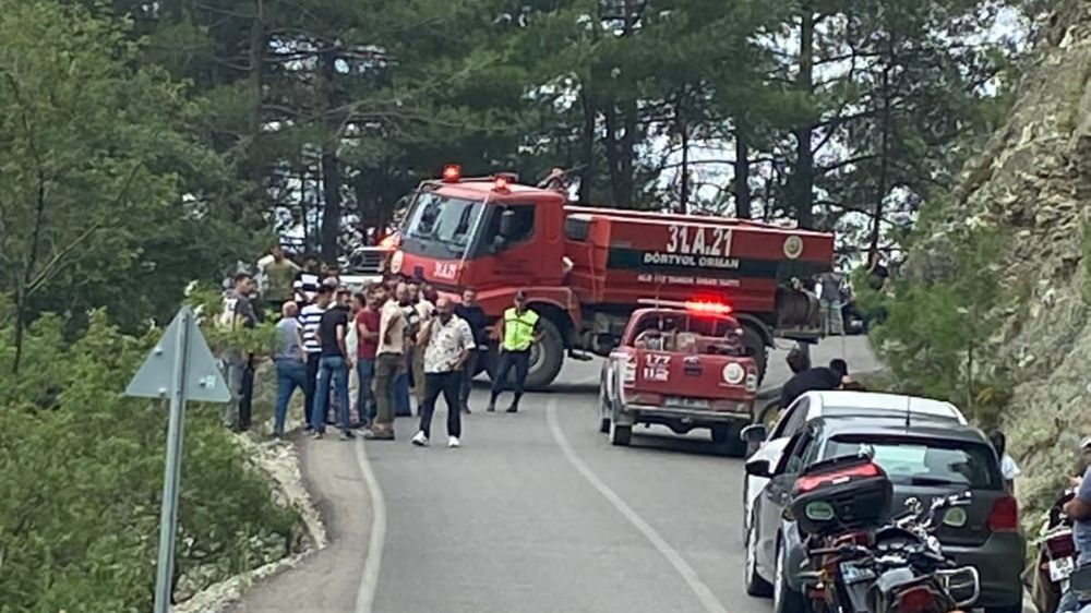 Hatay'da kaza motosiklet uçurumdan yuvarlandı