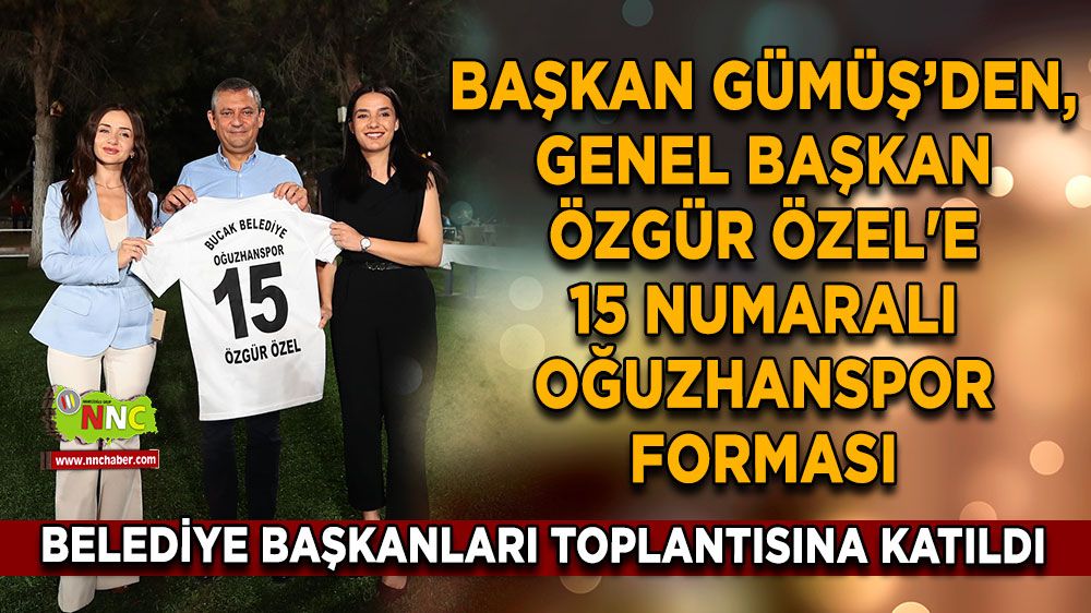 Hülya Gümüş, Özgür Özel'e 15 numaralı Oğuzhanspor forması hediye etti