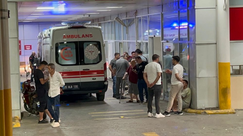 İzmir'de 150 tl kavgasında 2 kişi silahla vuruldu