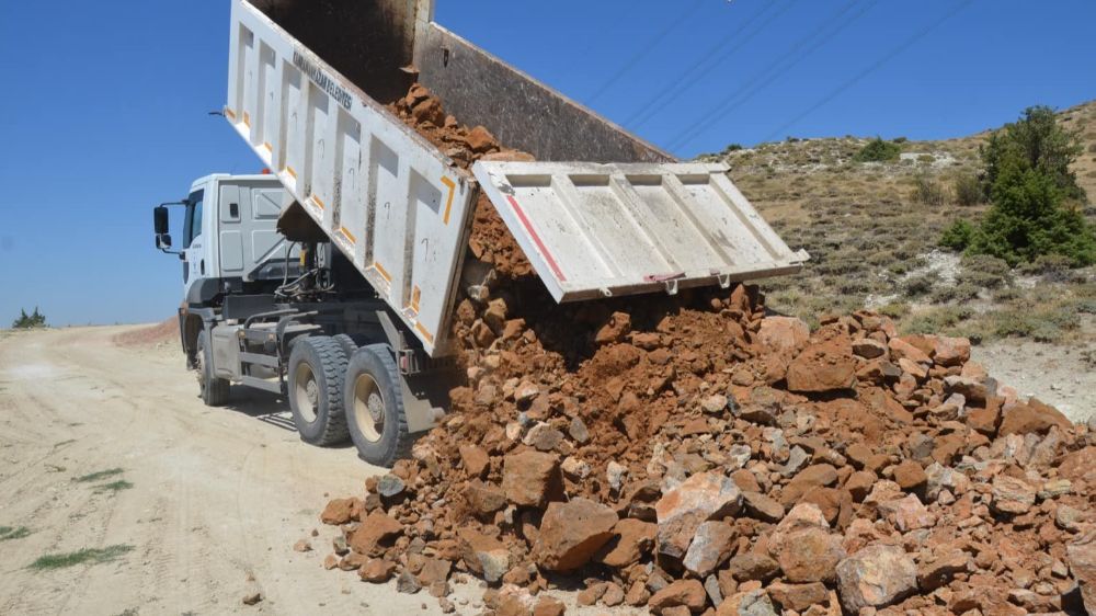  Kahramankazan'da yol, okul ve sosyal alanlarda iyileştirme yapılmaya devam ediyor