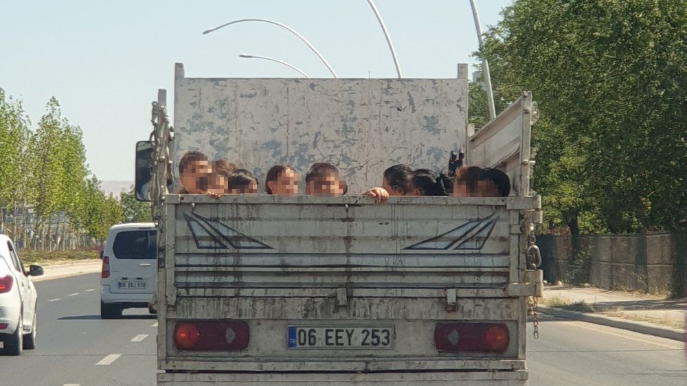 Kamyon kasasında tehlikeli yolculuk