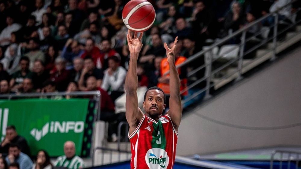 Karşıyaka Basketbol Errick McCollum ile 1 sene daha beraber 