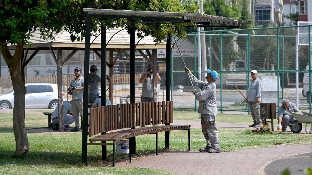 Kepez'in parkları baştan sona yenileniyor