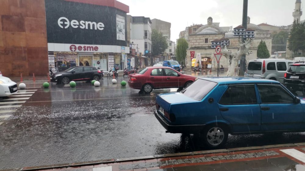 Kırklareli’nde sağanak yağış hayatı olumsuz etkiledi