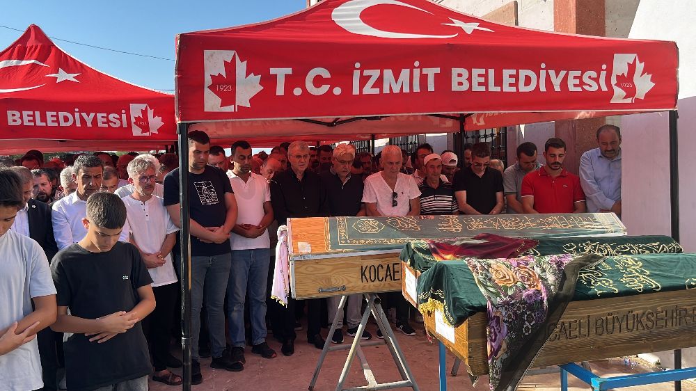 Kocaeli'de boğulan babaanne ve 2 torunu gözyaşları içerisinde toprağa verildi