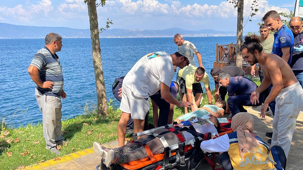 Kocaeli'nde elektrikli bisiklet denize düştü 3 kişi yaralandı