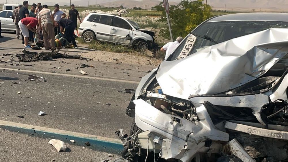  Konya’da feci kaza 3 araç birbirine girdi 1 ölü 5 yaralı