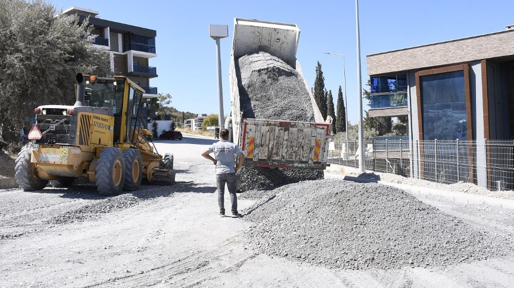 Kuşadası Belediyesi yol yapım çalışmaları