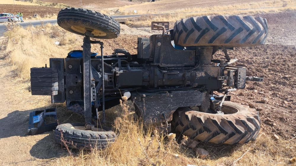 Mardin'de kaza traktör devrildi