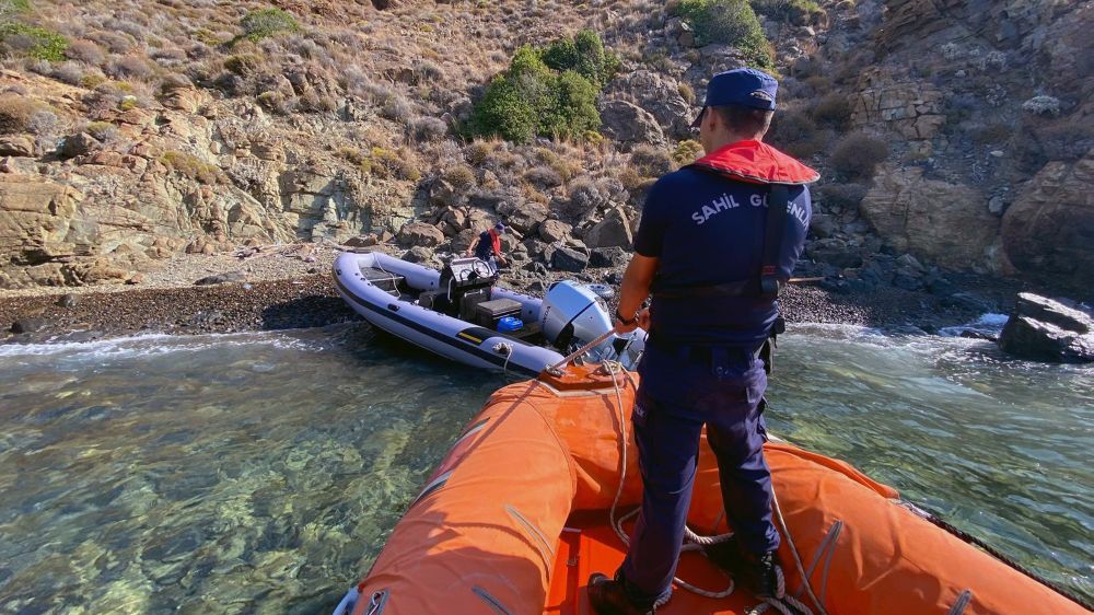 Muğla’da düzensiz göçmen avı; 22 göçmen 5 insan kaçakçısı şüphelisi yakalandı 