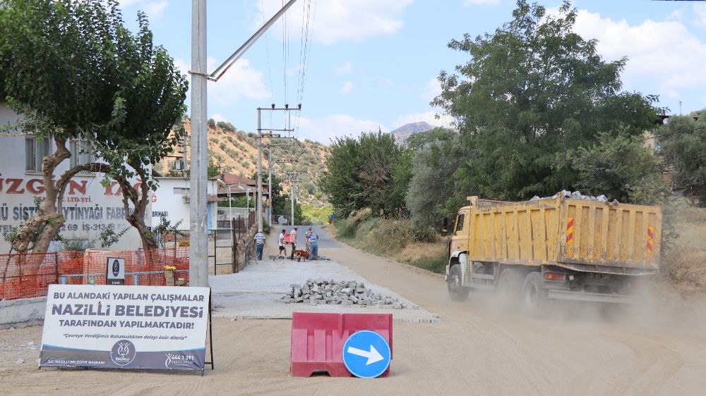 Nazilli Belediyesi yol bakım çalışmalarına devam ediyor 