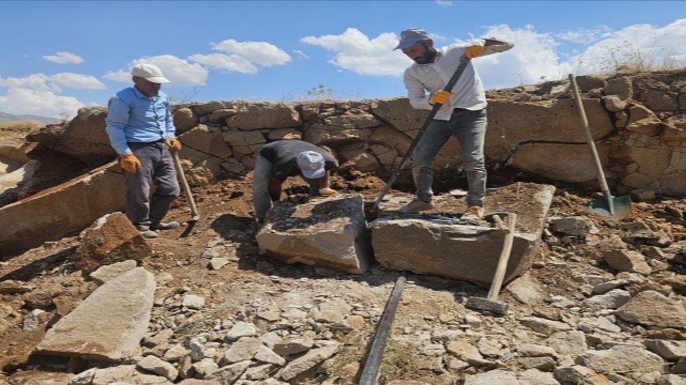 'Neynik taşı' zorlu yollardan geçerek sunuluyor