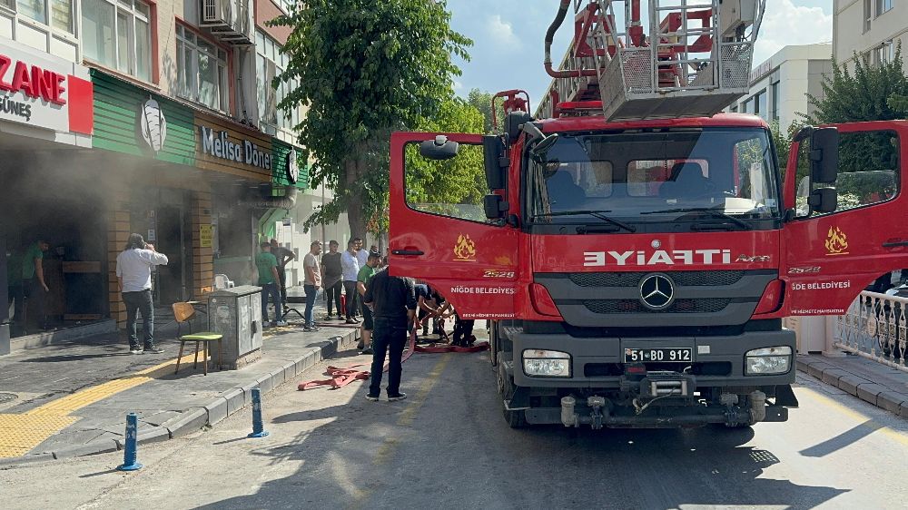 Niğde'de dönercide yangın çıktı