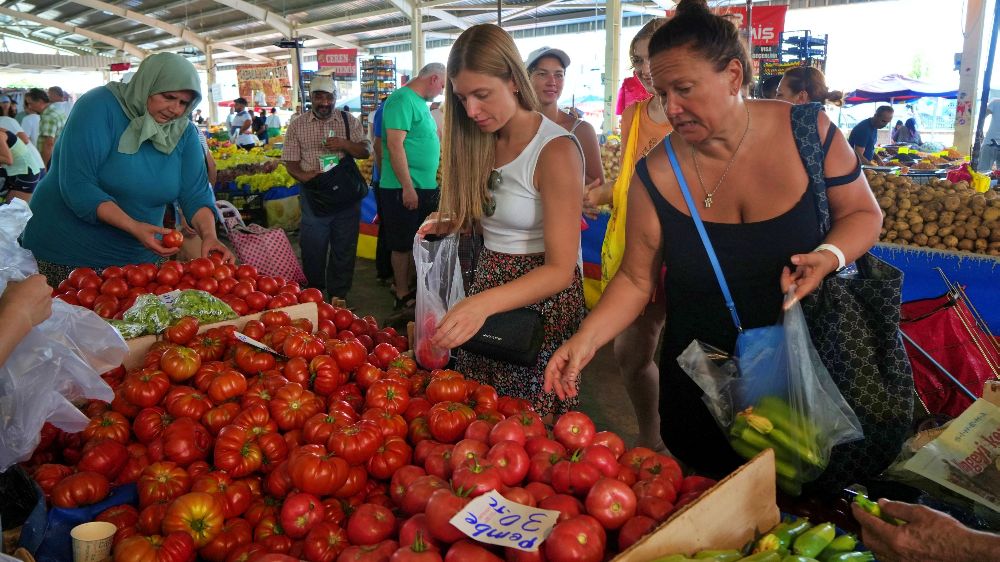 "Onlar Türkçe öğrenmedi, satış yapabilmek için biz Rusça öğrendik”