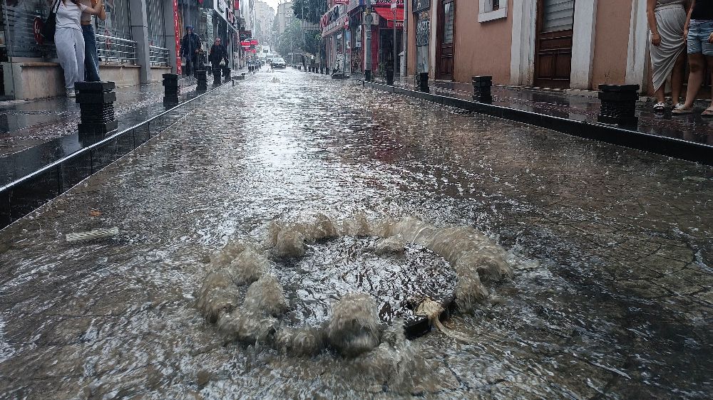 Samsun’da sağanak etkisini gösterdi