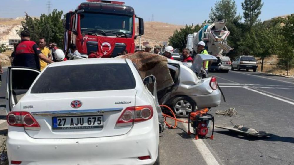 Şanlıurfa'da 2 otomobil çarpıştı 1 ölü 7 yaralı