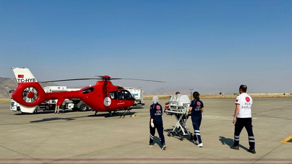 Şırnak’ta ambulans helikopter 2 günlük bebek için havalandı