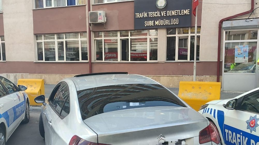 Sivas’ta trafiği tehlikeye atan şahsın ehliyetine el koyuldu