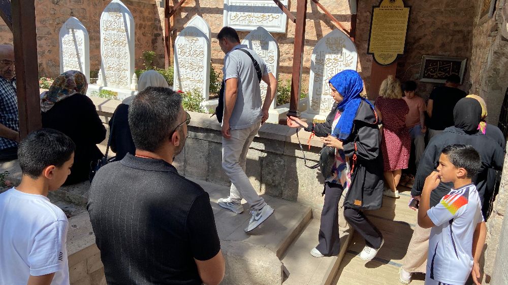 Somuncu Baba Türbesi ve çilehanesi misafirlerini ağırlıyor