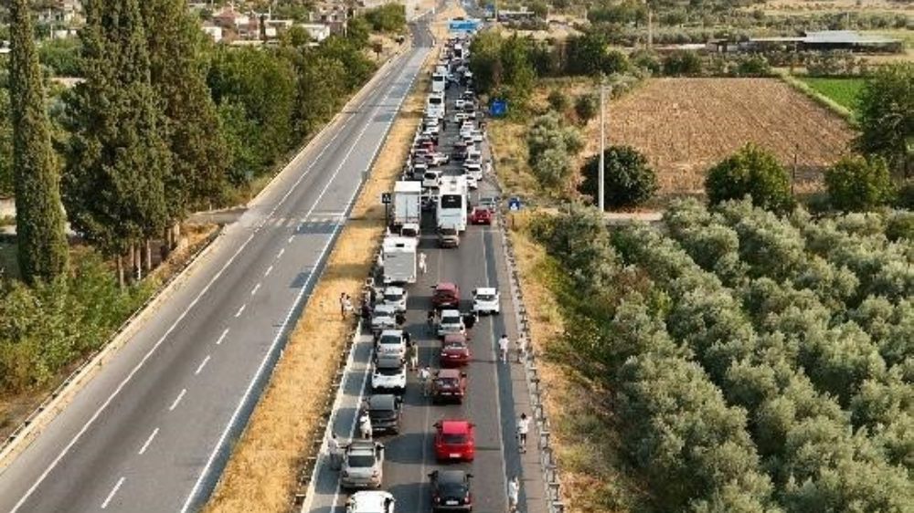 Son Dakika Yangın nedeniyle trafiğe kapatılan Aydın-Muğla Karayolu açıldı